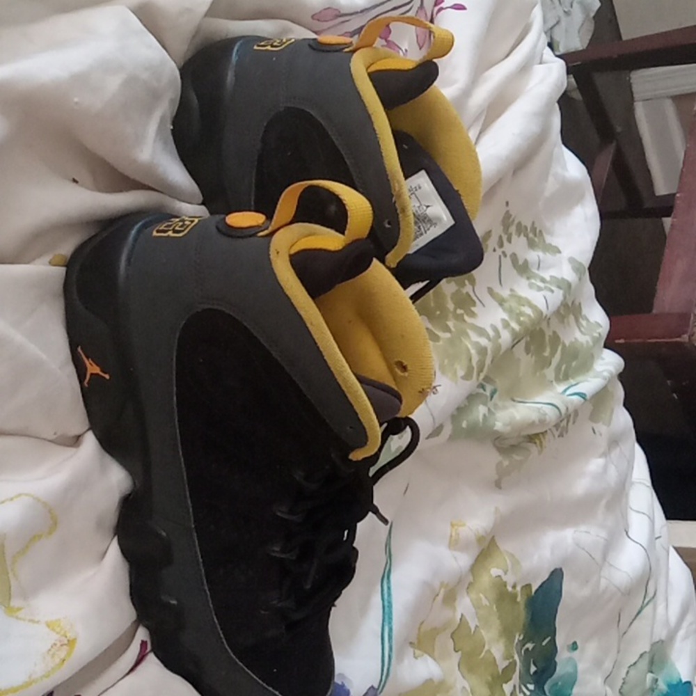 Mens size 7 charcoal Grey jordans